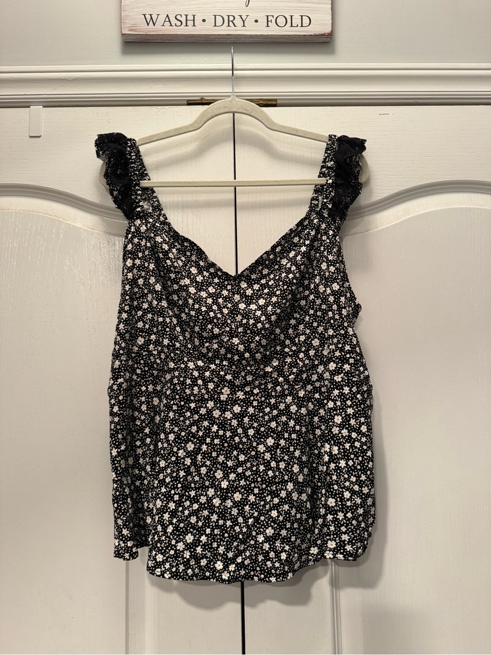 Lace-Up Back, Black cami with White Daisies
